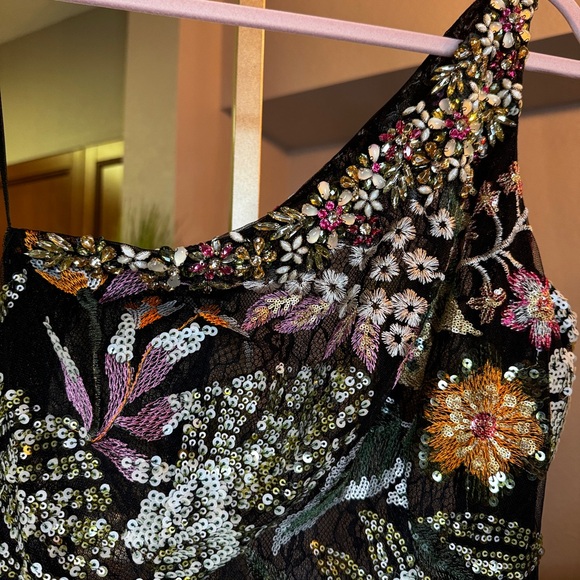 Mac Duggal EMBELLISHED FLORAL ONE SHOULDER GOWN STYLE 49574, SIZE 0/12 - Picture 15 of 17